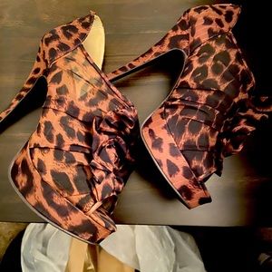 Leopard high heel shoes